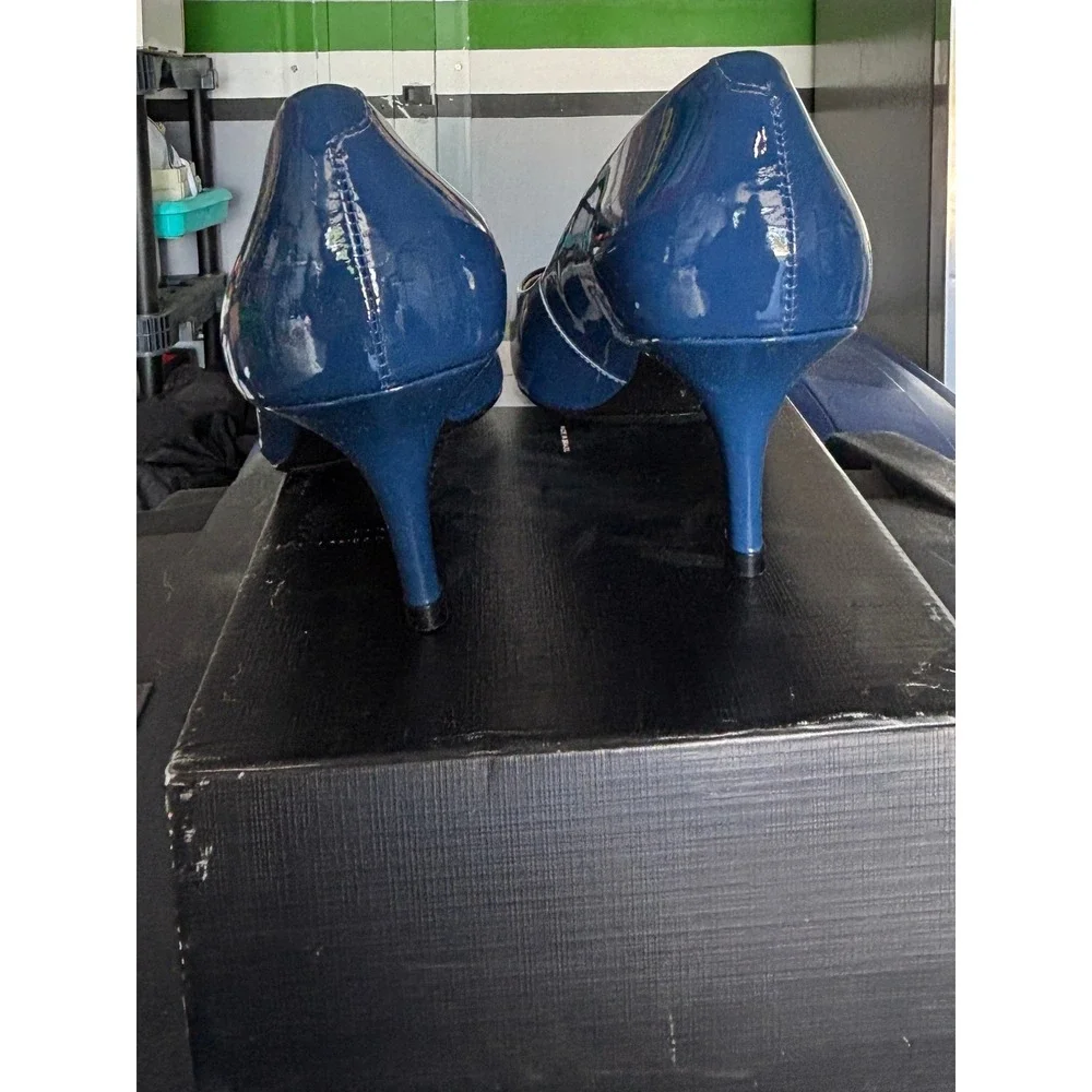 NIB‎ - Talbots Sadie Titian Blue Patent Leather Pointed Toe Kitten Heel Pumps 7M